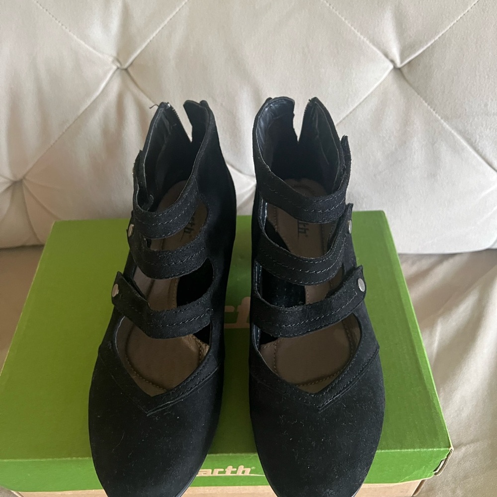 Earth Serano cute Maryjane style black suede size 7 Victorian Steampunk